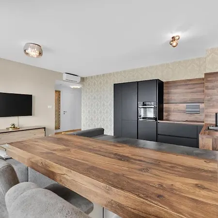 Klingerka With Garage Parking * Братислава